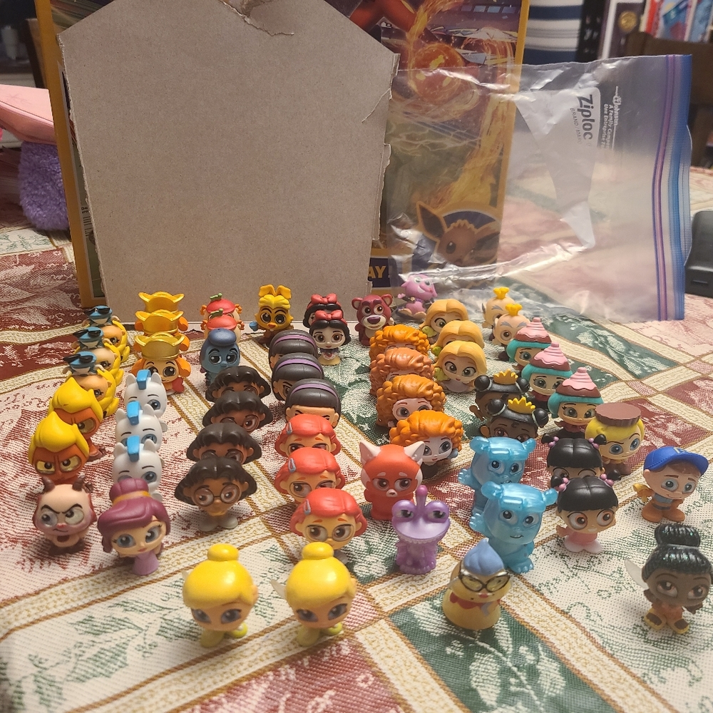 Disney doorables series 8